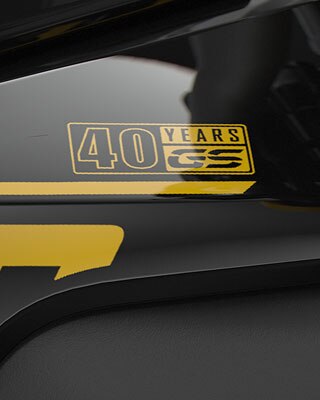 Желтая надпись 40 Years GS