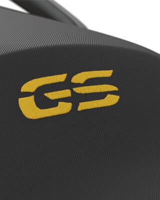 Желтая надпись GS на сиденье