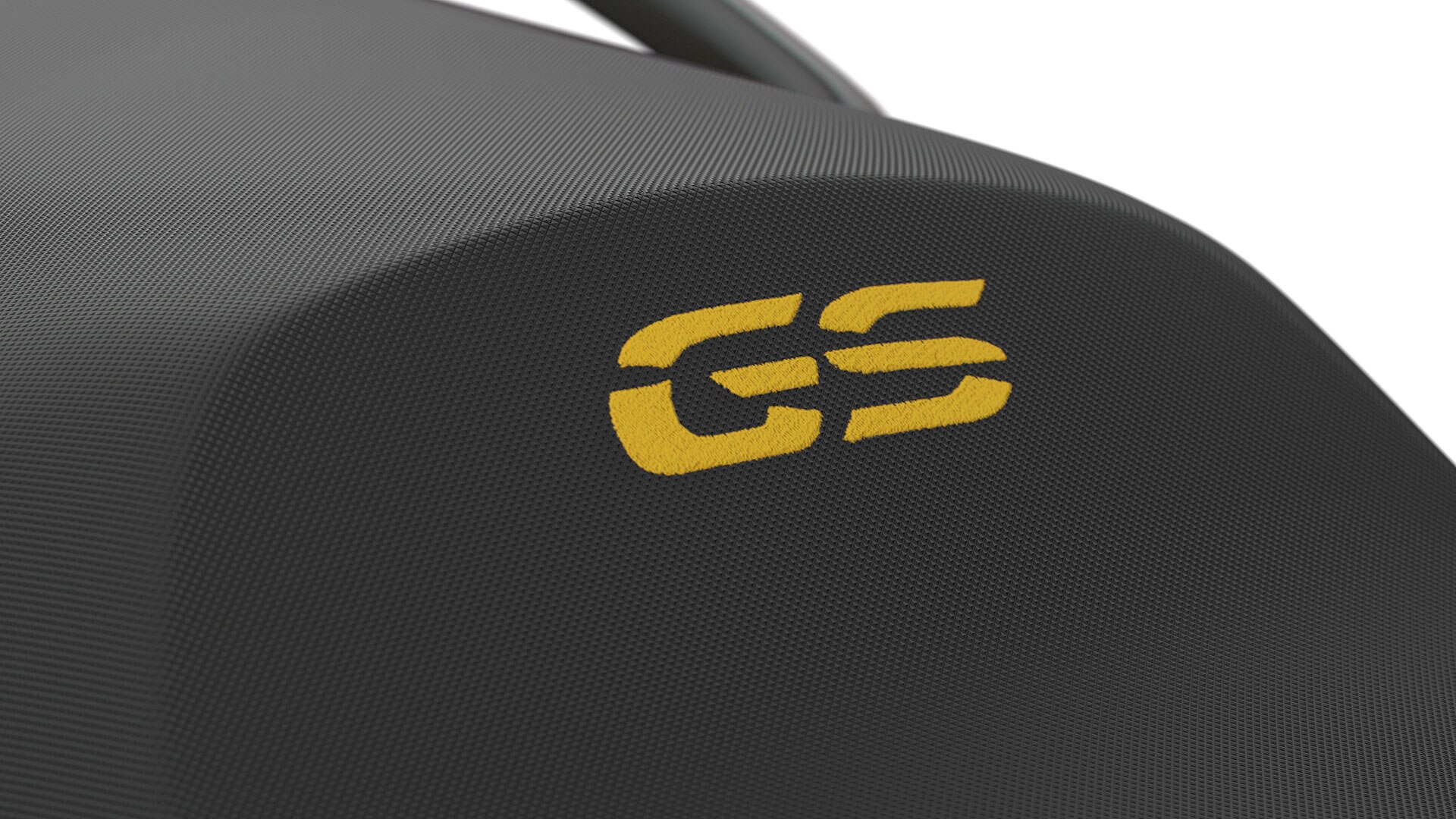 Желтая надпись GS на сиденье