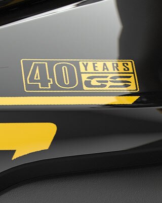 Желтая надпись 40 Years GS