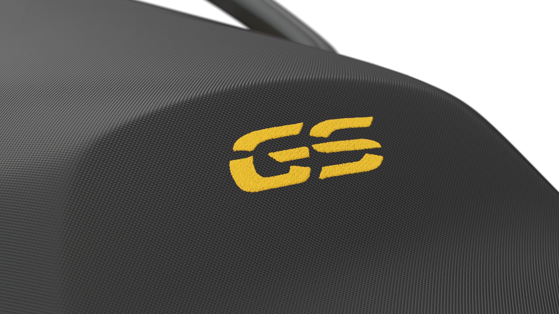 Желтая надпись GS на сиденье