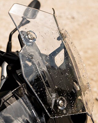 Высокое ветрозащитное стекло нового мотоцикла BMW F 850 GS Adventure