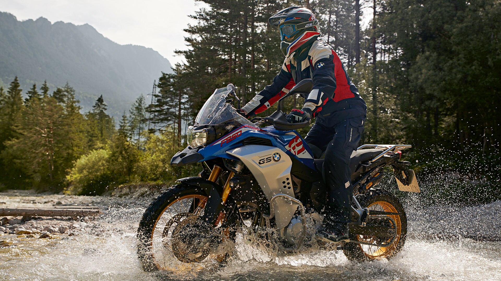 Новая модель BMW F 850 GS Adventure на пересеченной местности