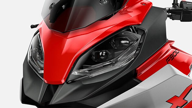 Адаптивная светодиодная фара F 900 XR.