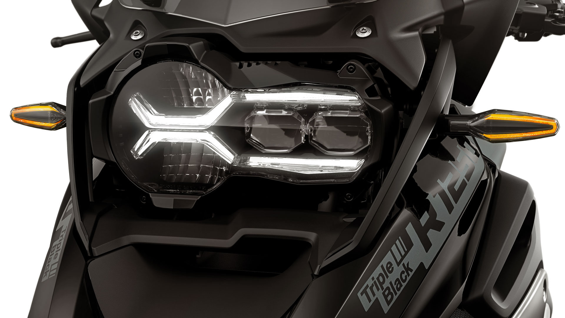 На детальном фото — светодиодный фонарь указателя поворота R 1250 GS.