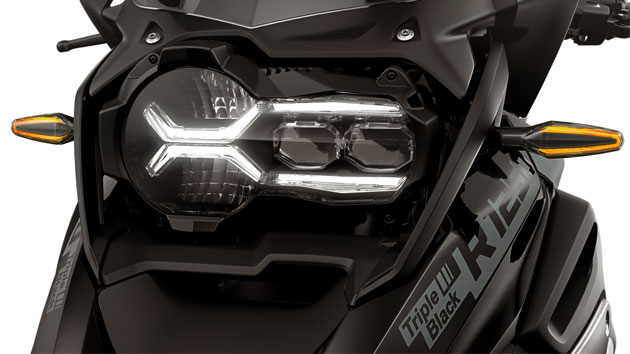 На детальном фото — светодиодный фонарь указателя поворота R 1250 GS.