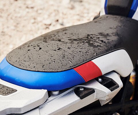 Комфортная посадка за рулем BMW R 1250 GS.