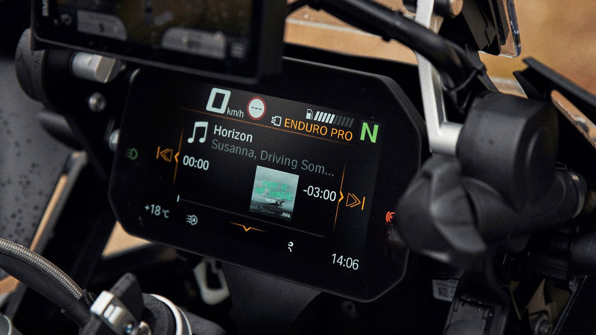 BMW R 1250 GS с приборной панелью Connectivity в стандартной комплектации.