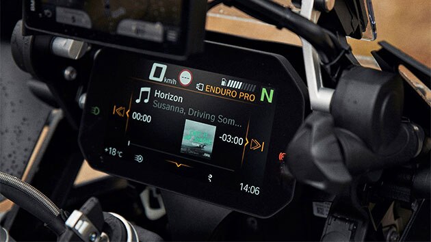 BMW R 1250 GS с приборной панелью Connectivity в стандартной комплектации.