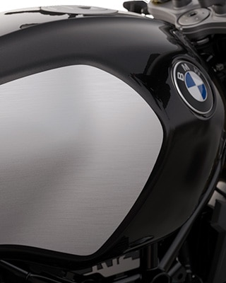 R 12 nineT от BMW Motorrad впечатляет своими поверхностями из сатинированного алюминия.