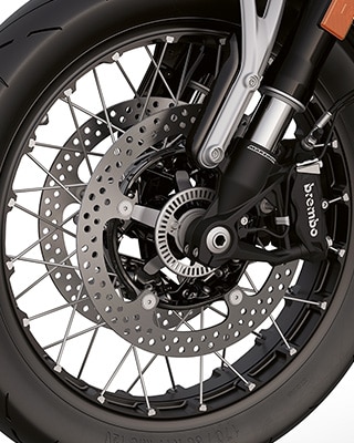 Опциональные спицевые колеса золотистого и черного цвета модели R 12 от BMW Motorrad