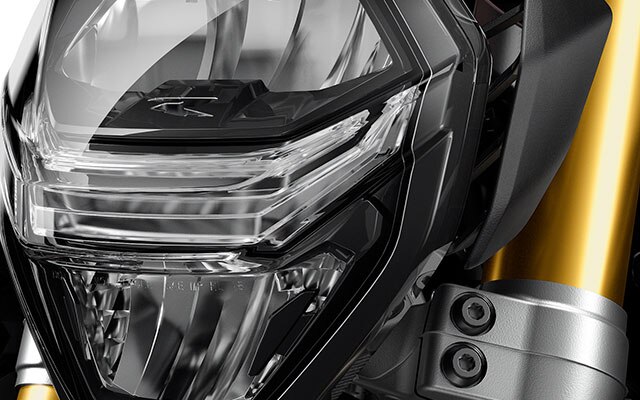 Передняя фара F 900 R с адаптивным освещением поворотов.
