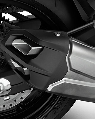 Короткая выхлопная система подчеркивает динамичность F 900 R.
