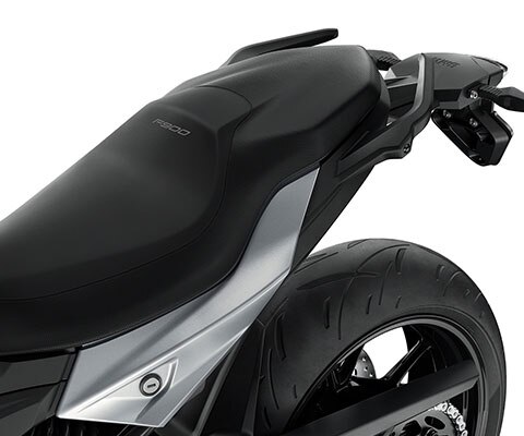 Сиденье F 900 R. Шесть моделей сиденья разной высоты позволяют любому выбрать подходящий вариант.