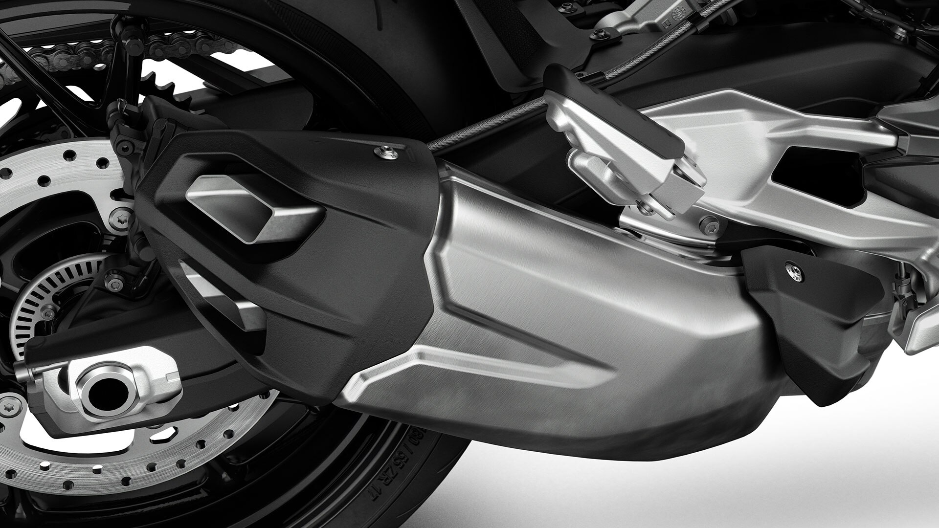 Короткая выхлопная система подчеркивает динамичность F 900 R.
