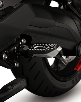 Регулируемая система упоров для ног водителя на модели R 1300 R от BMW Motorrad