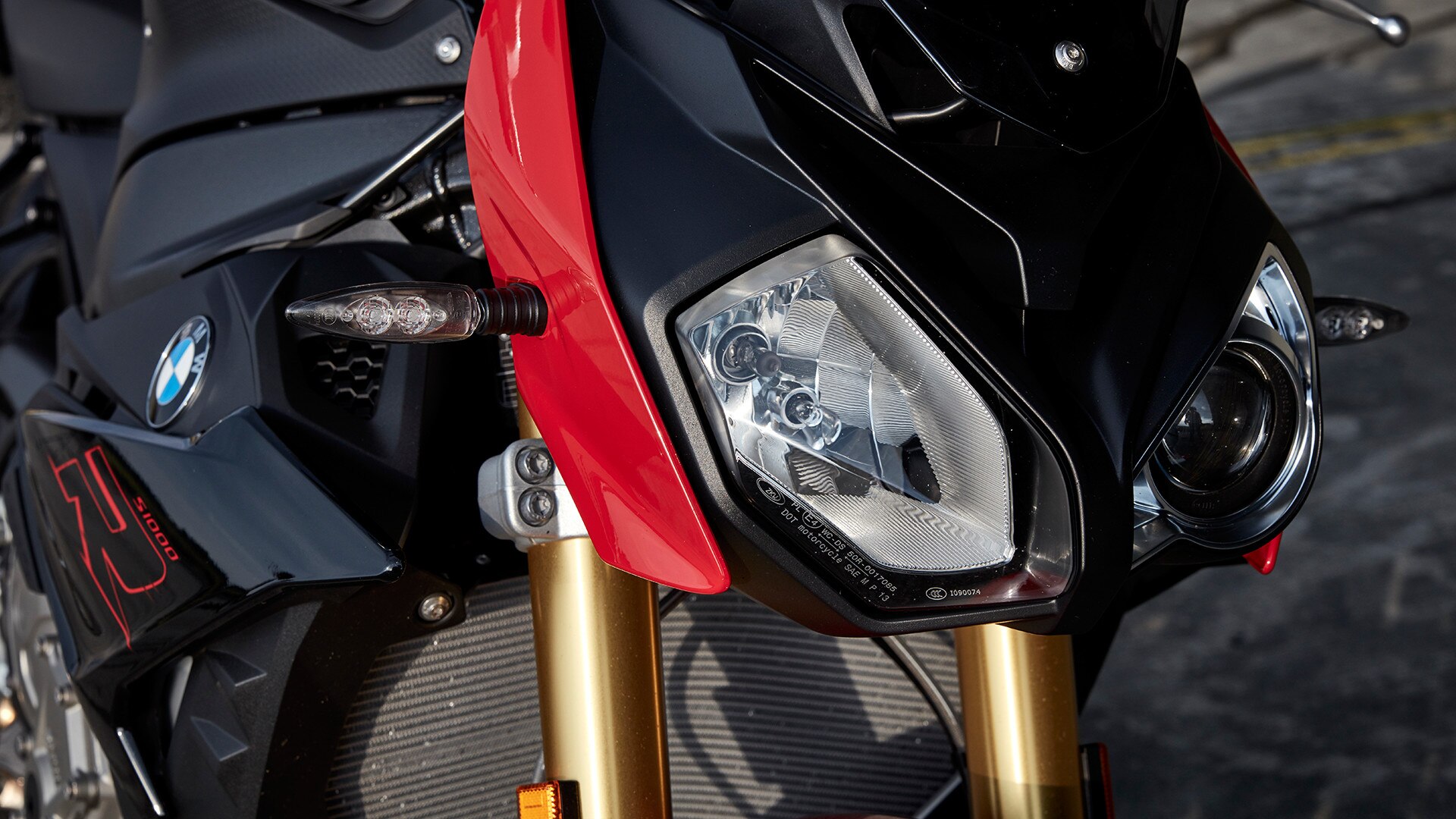 Отличительная передняя часть S 1000 R