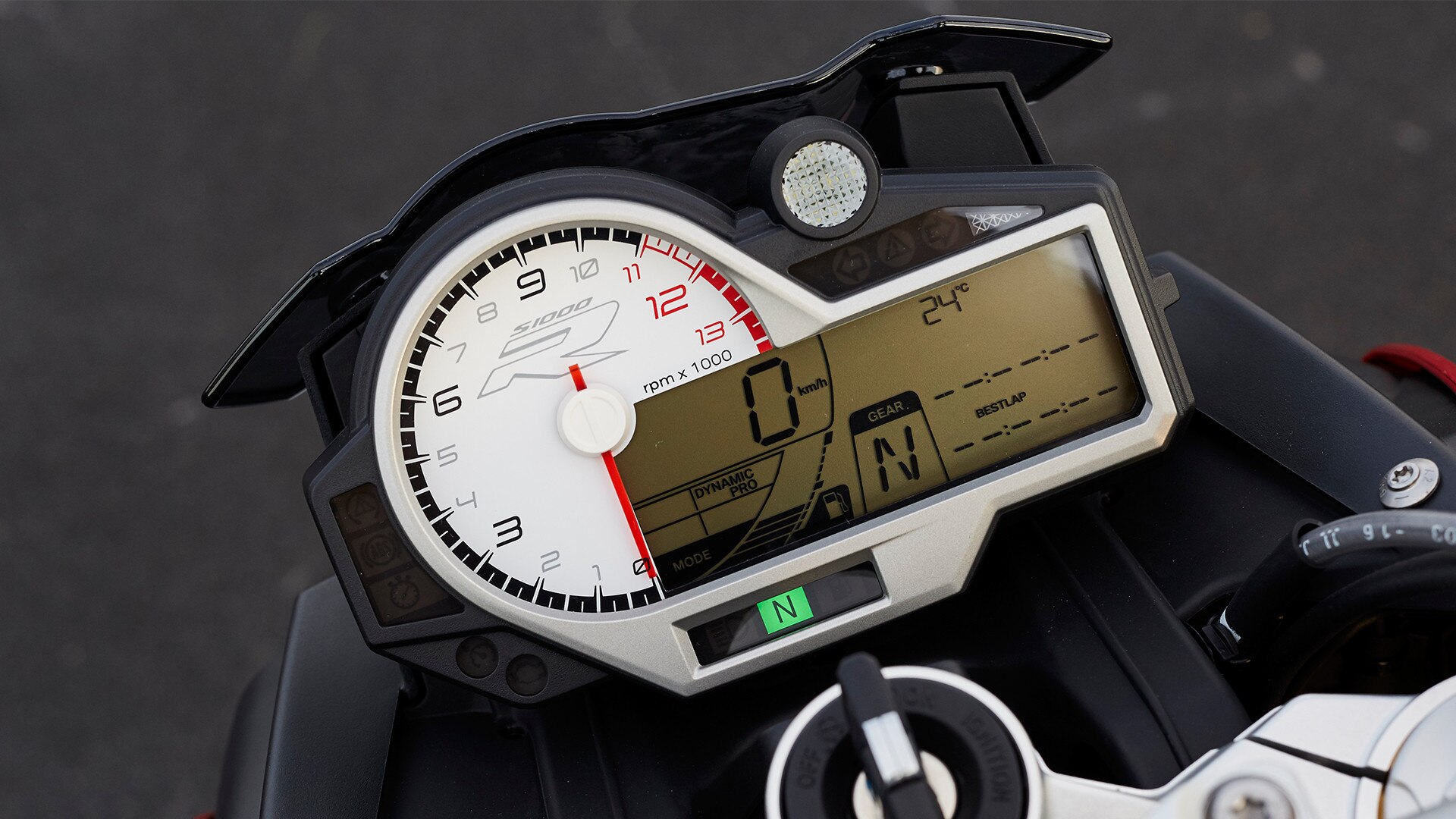 Многофункциональная комбинация приборов S 1000 R.