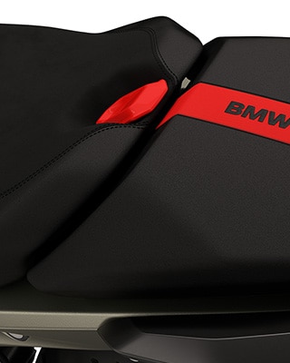Окрашенная вставка многоместного сиденья на модели R 1300 RS от BMW Motorrad