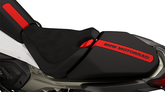 Окрашенная вставка многоместного сиденья на модели R 1300 RS от BMW Motorrad