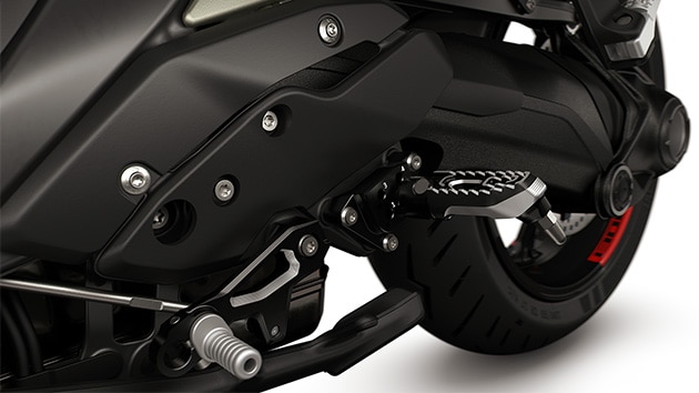 Регулируемая система упоров для ног водителя на модели R 1300 RS от BMW Motorrad