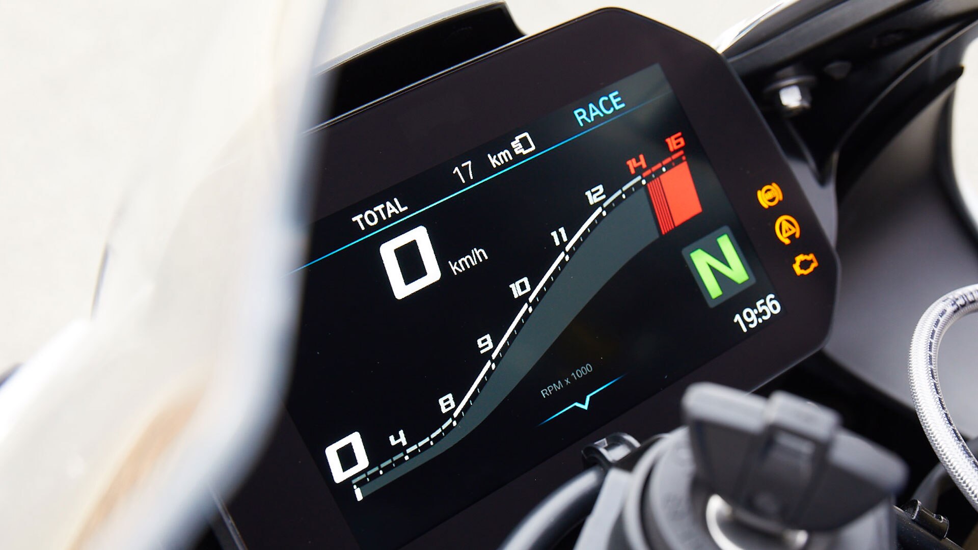 Приборная панель BMW RR с 6,5-дюймовым TFT-дисплеем