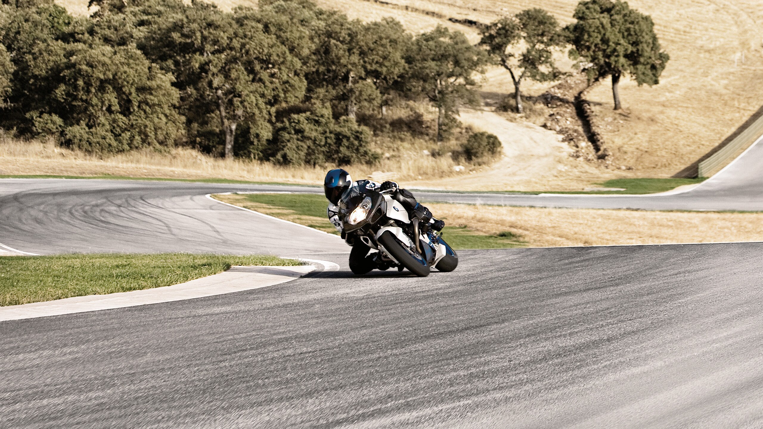 Мотоциклы BMW HP2 SPORT